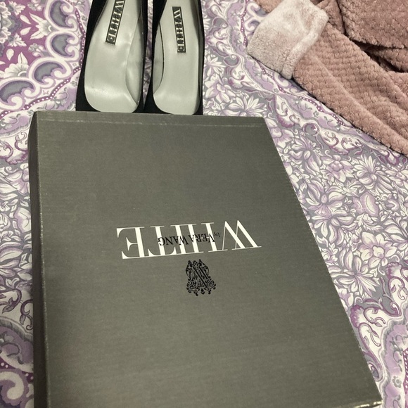 Vera wang heels never worn brand new - Picture 4 of 4